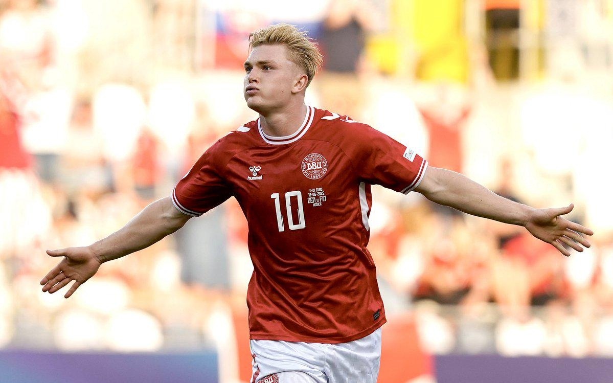 被击败但仍然光荣！ Jee 的狙击手成为了 Donk 的杀手， Donk 在关键回合中击杀了 Spirit ，赢得了第一张图